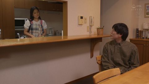 ROE-359 ハメ撮りNTR 親友から誤送信された「ハメ撮り動画」に映っていた相手は僕の母だった。