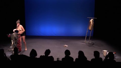 Naked on Stage – Manon Kneus Anatomique