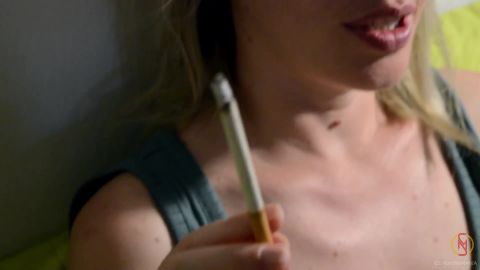 Smoking a SARATOGA 120s menthol