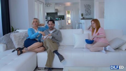 COLLEGE GIRL WANTS CUM