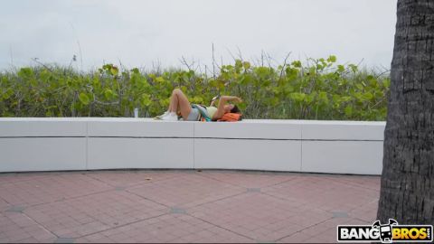 Kloe Loves The Bang Bus