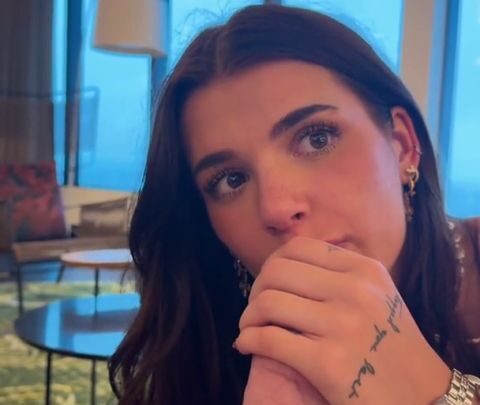 Arikytsya wird von großem Schwanz gefickt und bekommt Gesichtsbehandlung