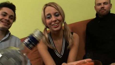 DP Mandi Dee – RealDrunkenGirls – Lora