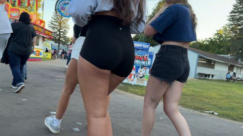 Showing off her perfect Bubble butt in super tight Shorts 🤤 at the Amusement park