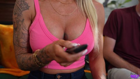 Young Stepmother Seduces Her Son’s Friend — Sera Asaka (Caribbeancom 062725-001)