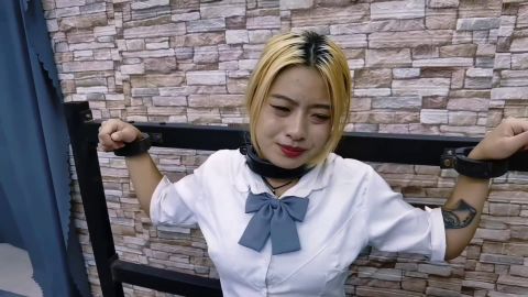 Today, JK female drug offender Xixi is tightly confined to a restraint rack