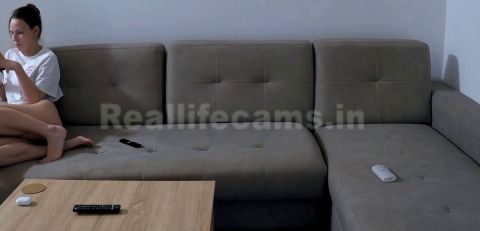 Reallifecam — Effie And Rodrigo Fuck On Couch (14-02-2025)