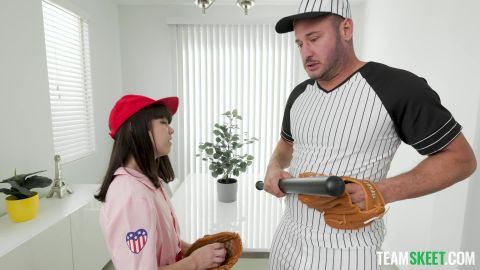 Mochi Mona – Play Ball!