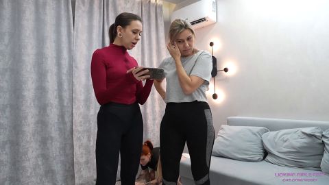 LICKING GIRLS FEET: foot mistress session