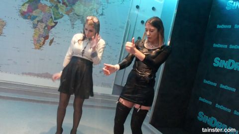 Sensual wet play with hot amateur babes