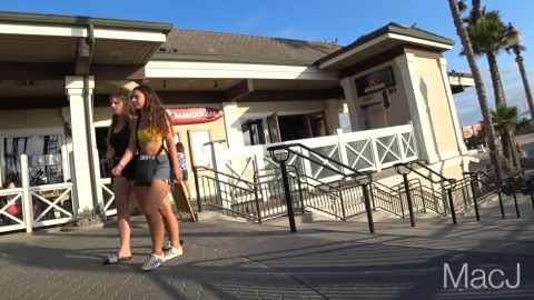 Big buttock girl with yellow bikini spy beach