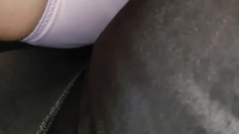 金髪が公共でスカート持ち上げ白パン見せ teasing